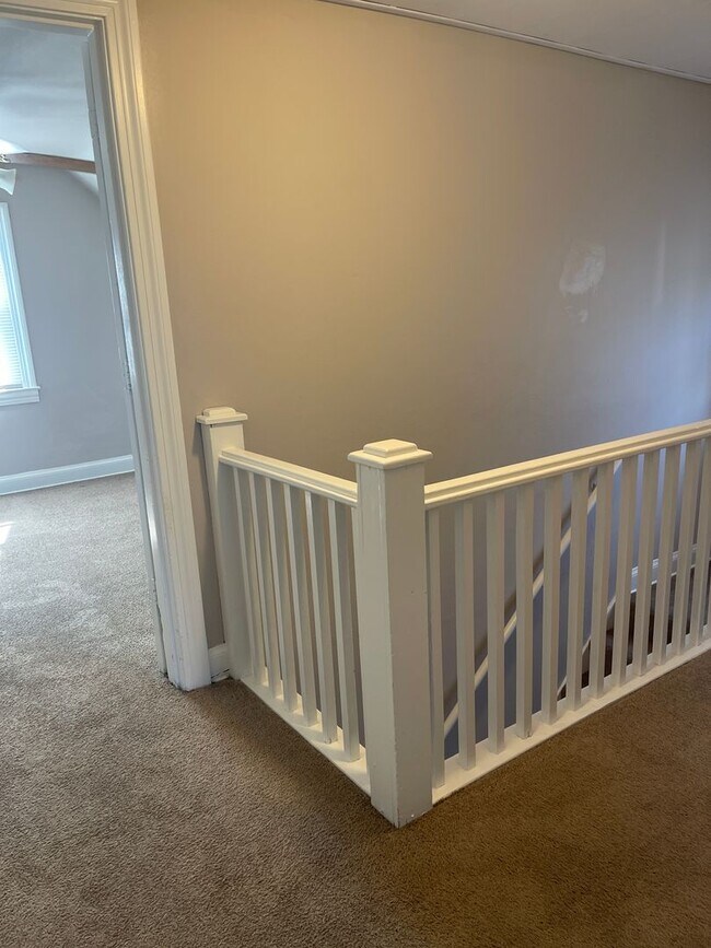 Building Photo - Cape Cod House