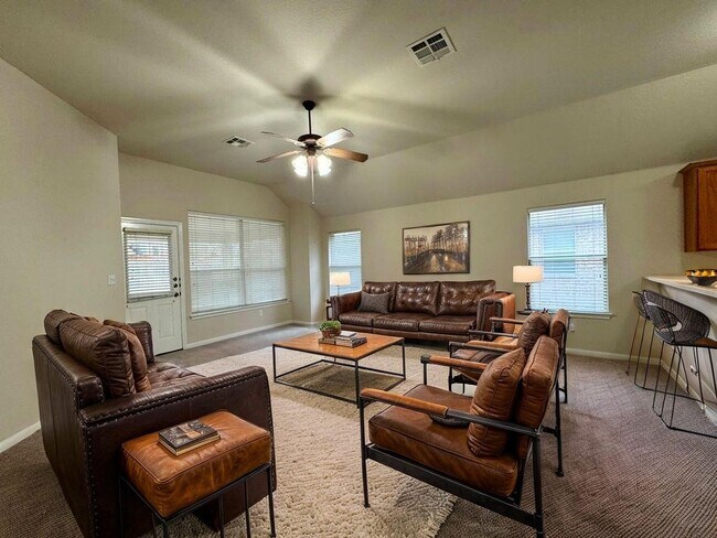 Building Photo - One-story brick home in popular Stoneridge Subdivision!