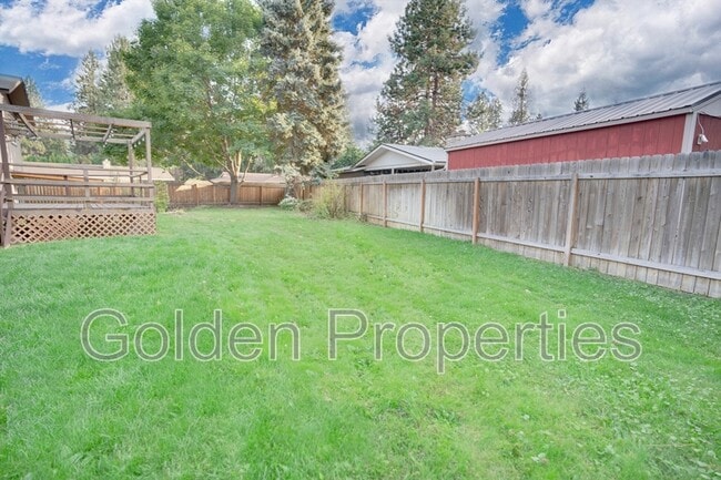 Building Photo - 3703 E Pine Hill Dr
