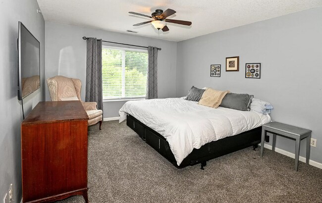 Building Photo - 2367 Twelve Oaks Dr