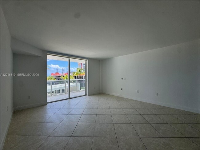Building Photo - 10275 Collins Ave