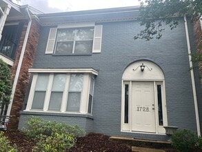 Building Photo - Convenient to UA and DCH - 3 bedroom, 2-1/...