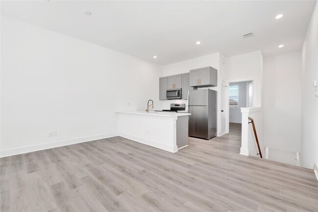 Building Photo - 3238 Frying Pan Place