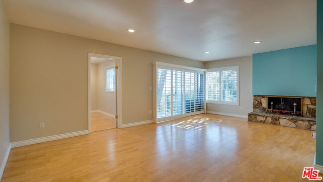 Building Photo - 9631 Crystal View Dr