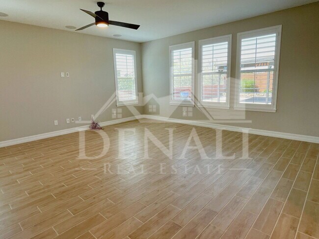 Building Photo - 13648 N 144th Dr