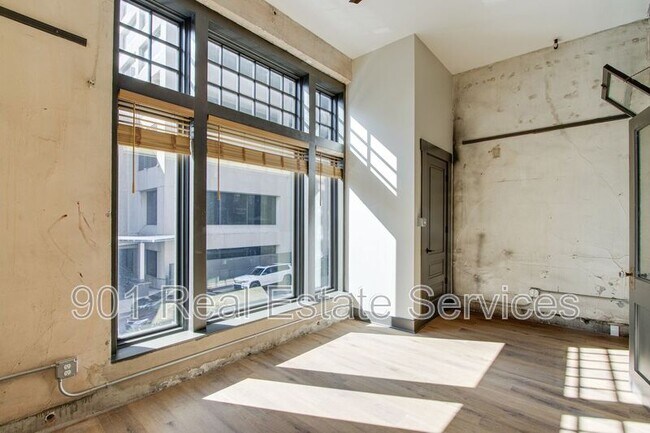 Building Photo - 124 Monroe Ave