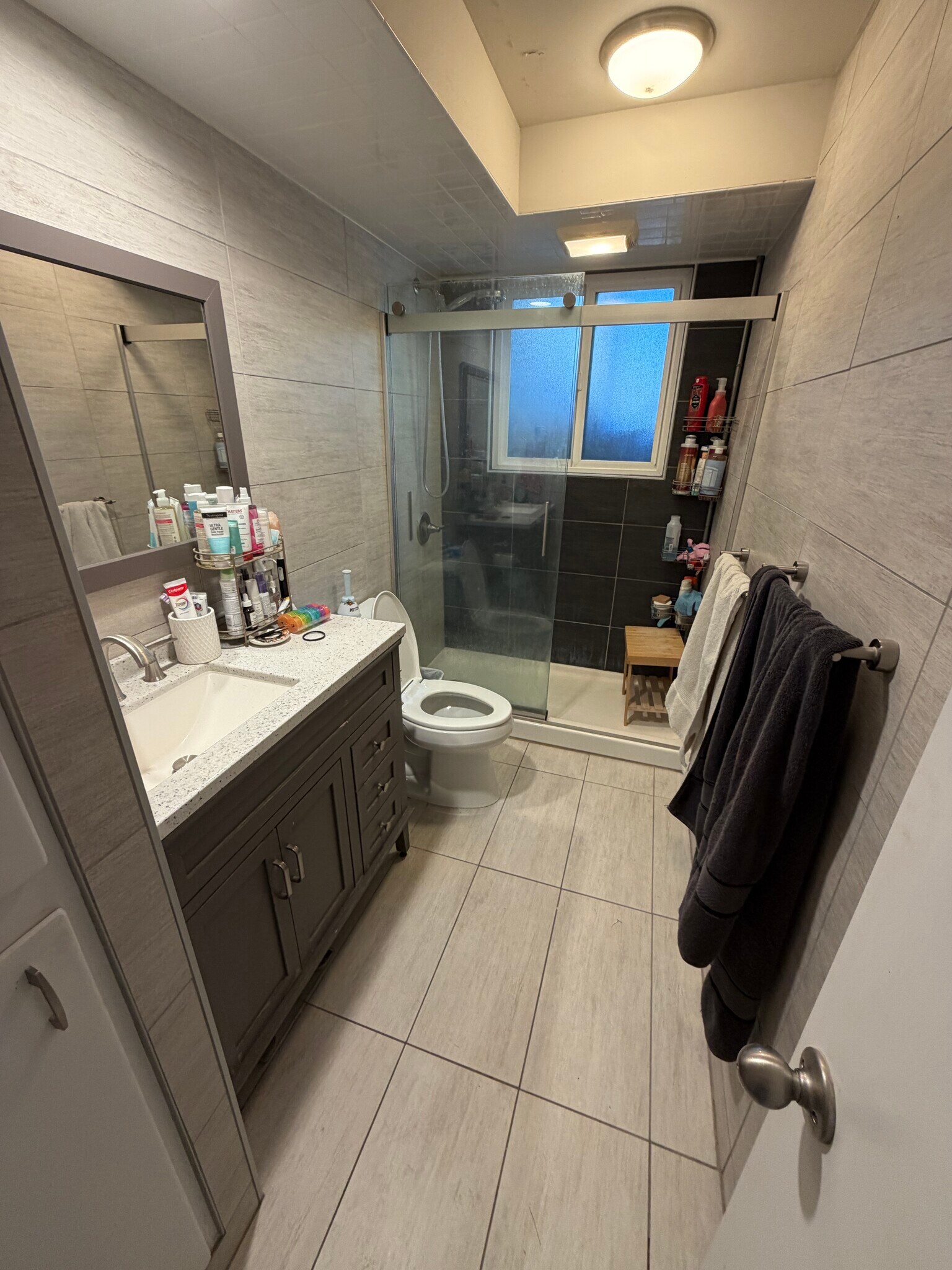 Building Photo - 565 W Midway Blvd