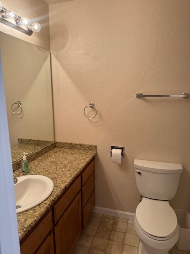 Building Photo - SINGLE LEVEL HOME IN CP/ ON QUIET CULDESAC