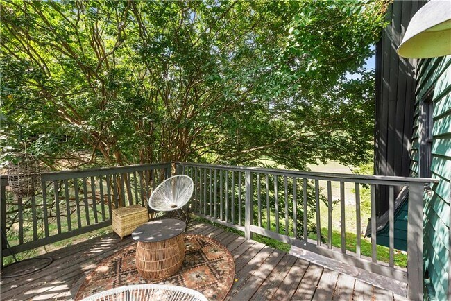 Building Photo - 1031 Austin Ave NE