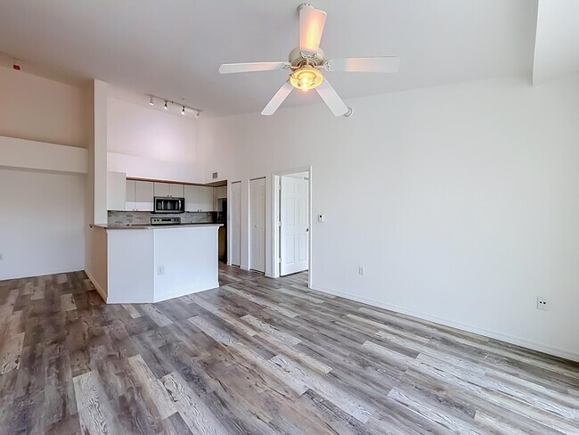 Building Photo - 1119 Villa Cir