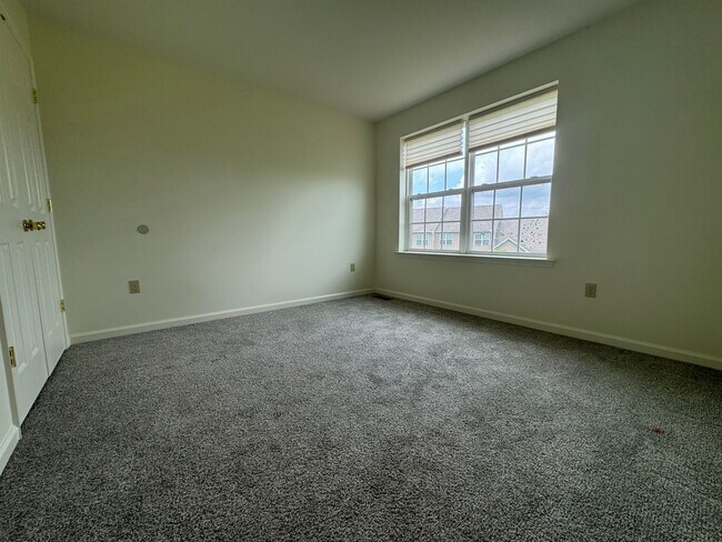 Building Photo - THREE BEDROOM TOWNHOUSE- East Penn Schools