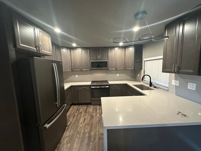 Building Photo - Charming 3 Bedroom 2 bathroom back house in the heart of San Diego's most desirable neighborhoods!