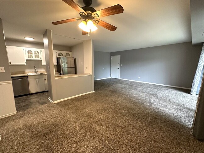 Building Photo - Second Floor Condo in Reisterstown