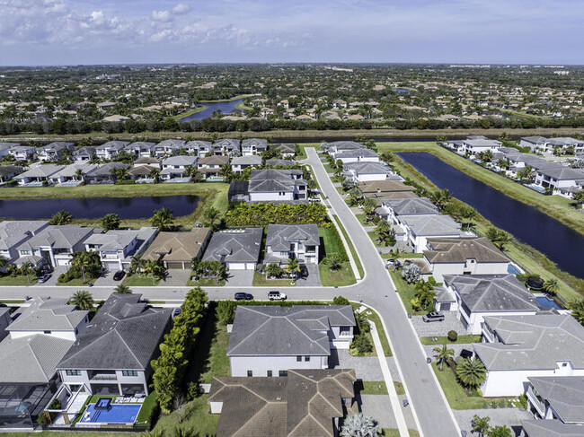 Building Photo - 17081 Five Waters Ave