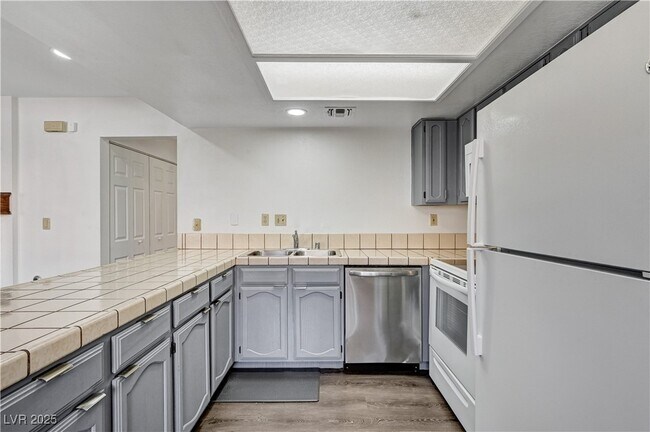 Building Photo - 4150 Sanderling Cir