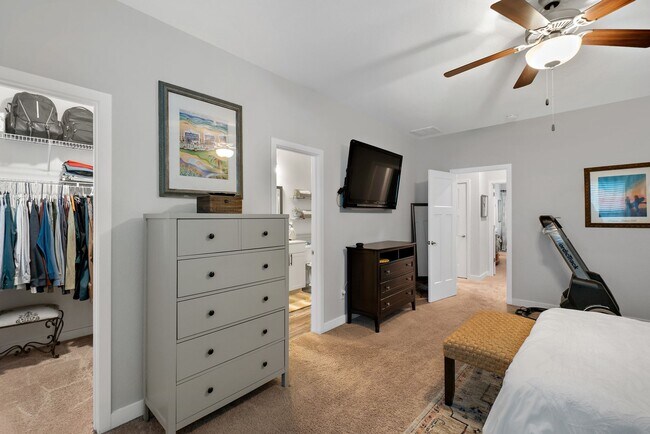 Building Photo - Luxury Townhome for Rent near Regent!