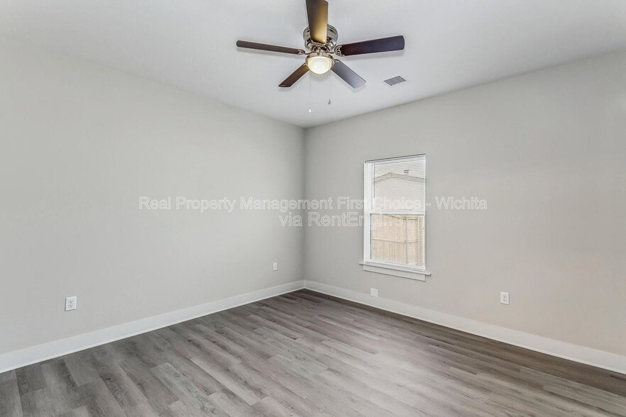 Building Photo - 3413 W 45th St S