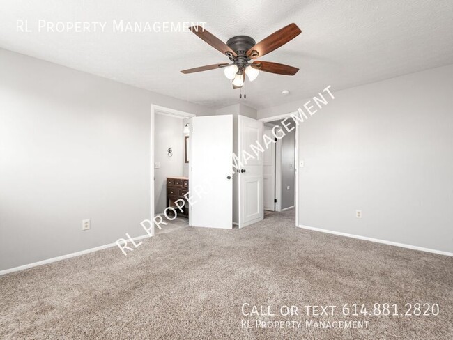 Building Photo - 3 Bedroom/2 Full Bathroom/2 Half bath Condo