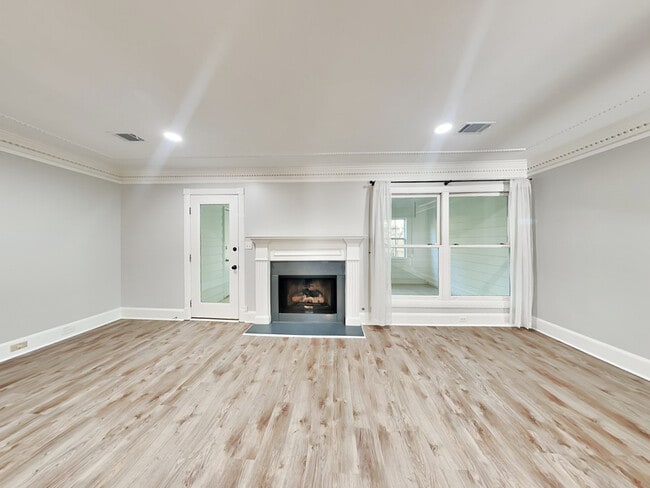 Building Photo - 325 Towergate Pl