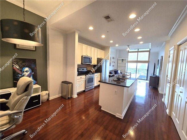 Building Photo - 3040 Peachtree Rd NW