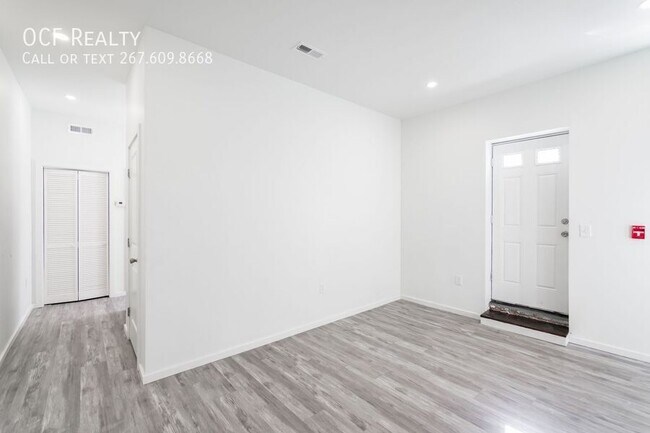 Building Photo - 5715 Woodland Ave