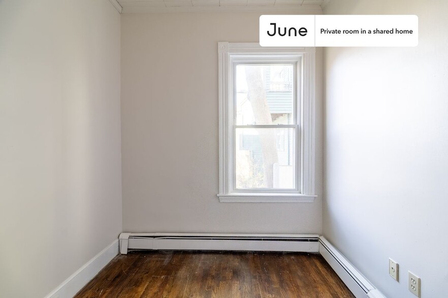 Primary Photo - Private bedroom in 3 bed/1 bath Home