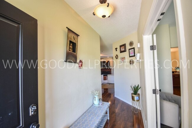 Building Photo - 5 Bedroom Home with Fenced Yard, and 3 Car Garage in Waukee