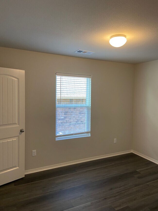 Building Photo - Pre-Lease Now | Beautiful 3 Bedroom Home with Fenced Yard in Paragould