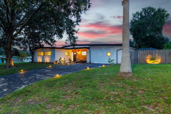 Building Photo - 1271 Woodlawn St