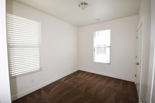 Building Photo - 4517 Daybreak Rim Way