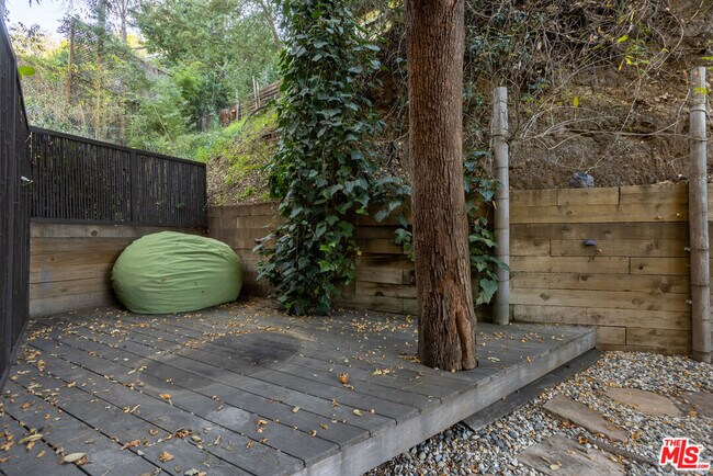 Building Photo - 7473 Mulholland Dr