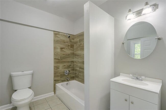 Building Photo - 679 Jones Ave NW