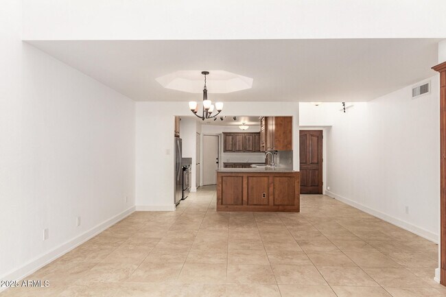 Building Photo - 10627 E Fanfol Ln