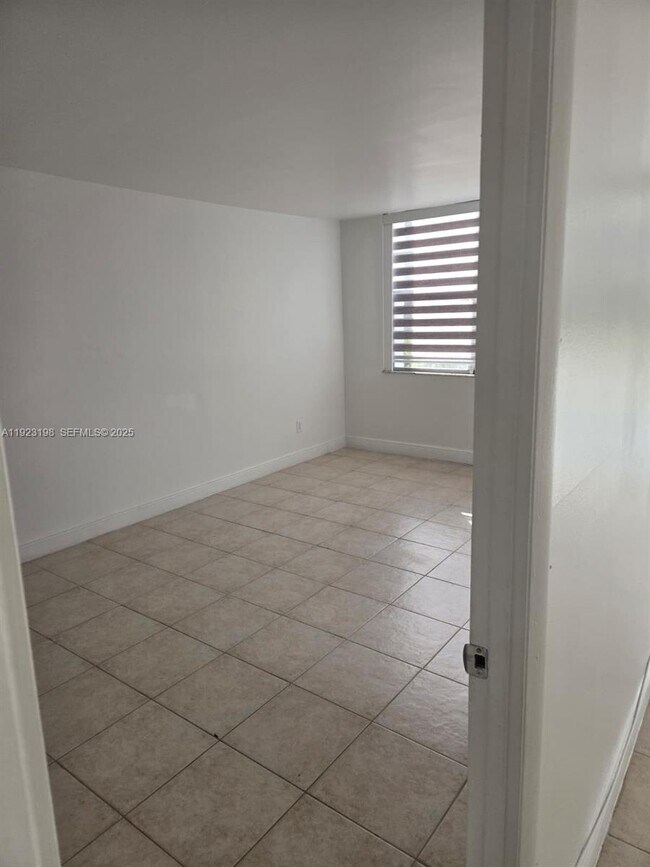 Building Photo - 488 NW 165th St