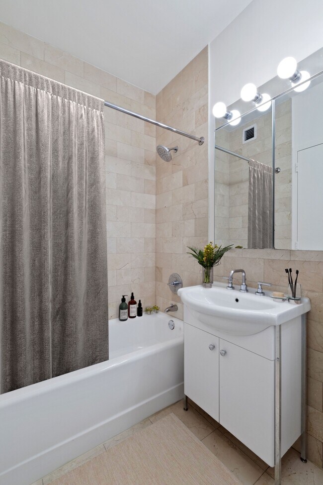 Interior Photo - 63 Wall Street