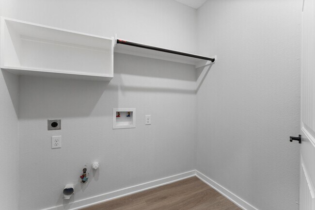 Building Photo - 14839 Spica Ct