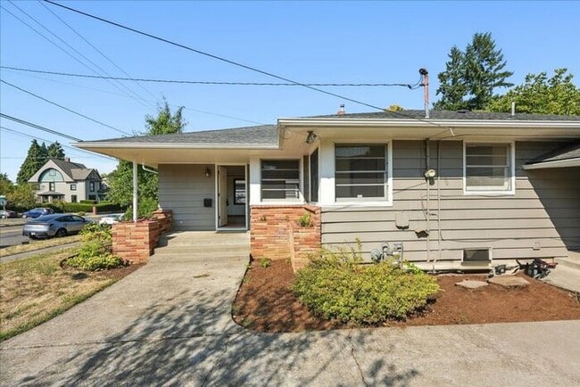 Building Photo - Newly Renovated 5BD/3BA Single-Family Home in University Park - Near UPortland! $3,750/mo - Avail...