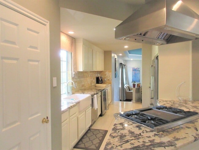 Building Photo - Furnished 3-bedroom in Travis Heights with Downtown Views!