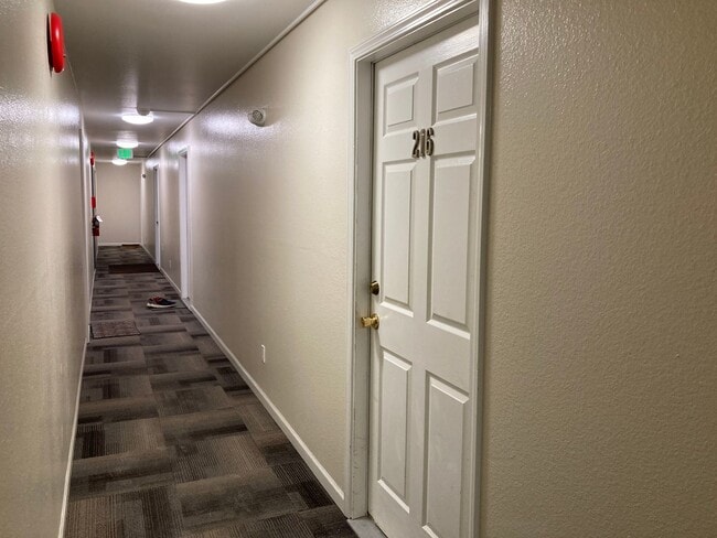 Building Photo - 2 Bdrm Condo off Spenard & 25th - Close to...
