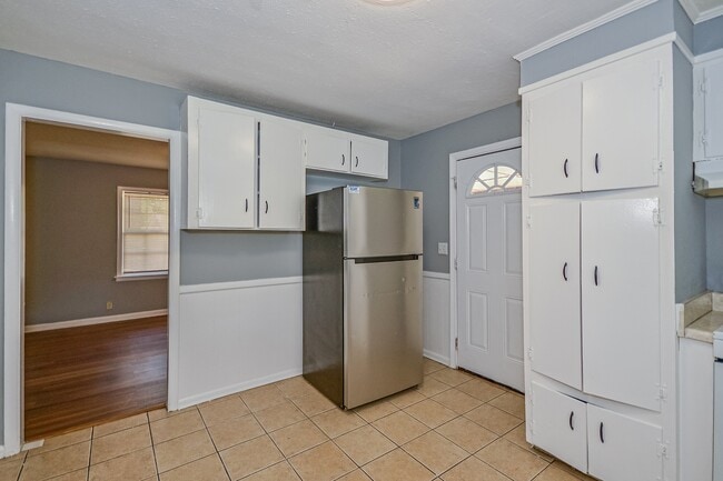 Building Photo - 4244 Sunshine Dr