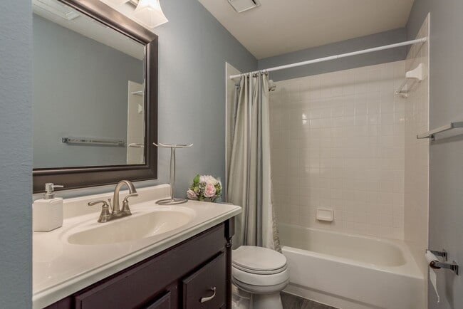 Building Photo - Andover Circle