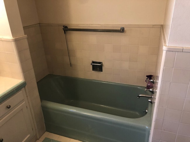 Building Photo - ART DECO TOWNHOUSE ON SYCAMORE