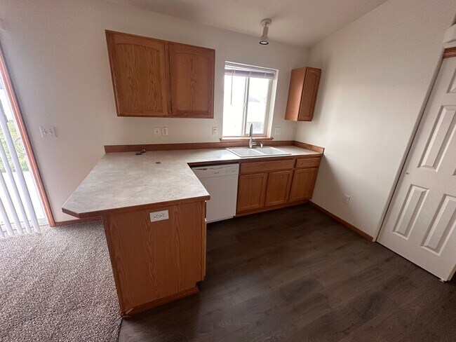 Building Photo - 7820 Three Rivers Dr