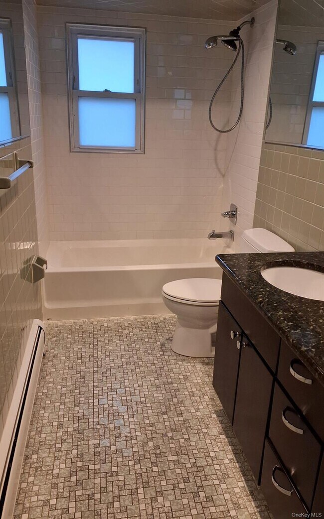 Building Photo - 5 Suzie Dr