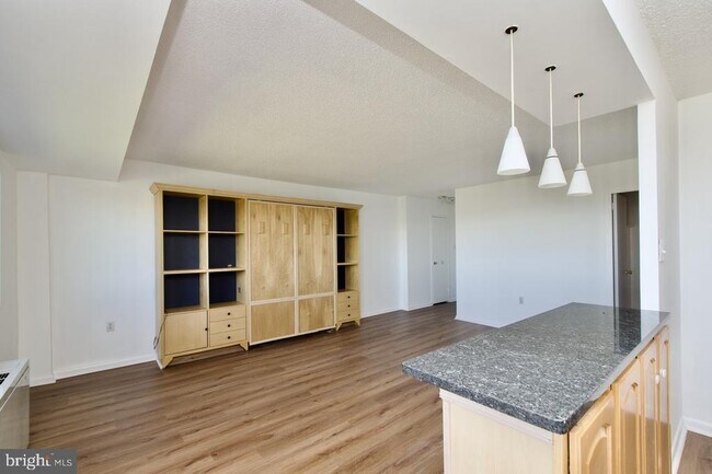 Building Photo - 2500 N Van Dorn St