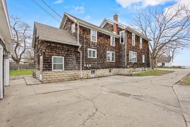 Building Photo - 335 1st St
