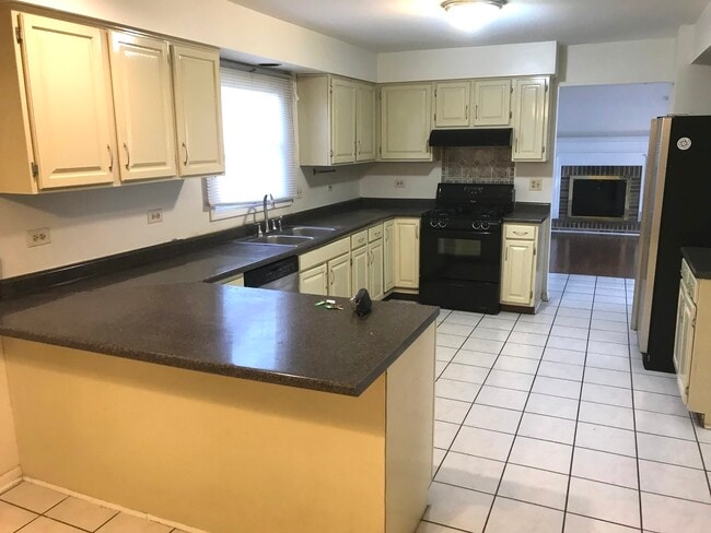 Building Photo - 1120 Fieldstone Ln