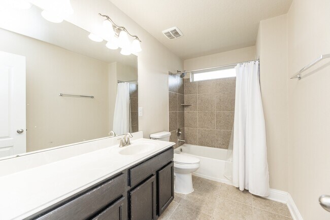Building Photo - 6123 Northcrest Village Way