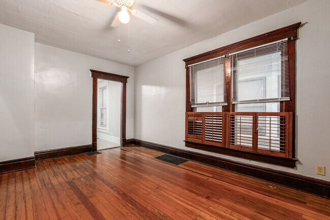 Building Photo - 25 E Blake Ave