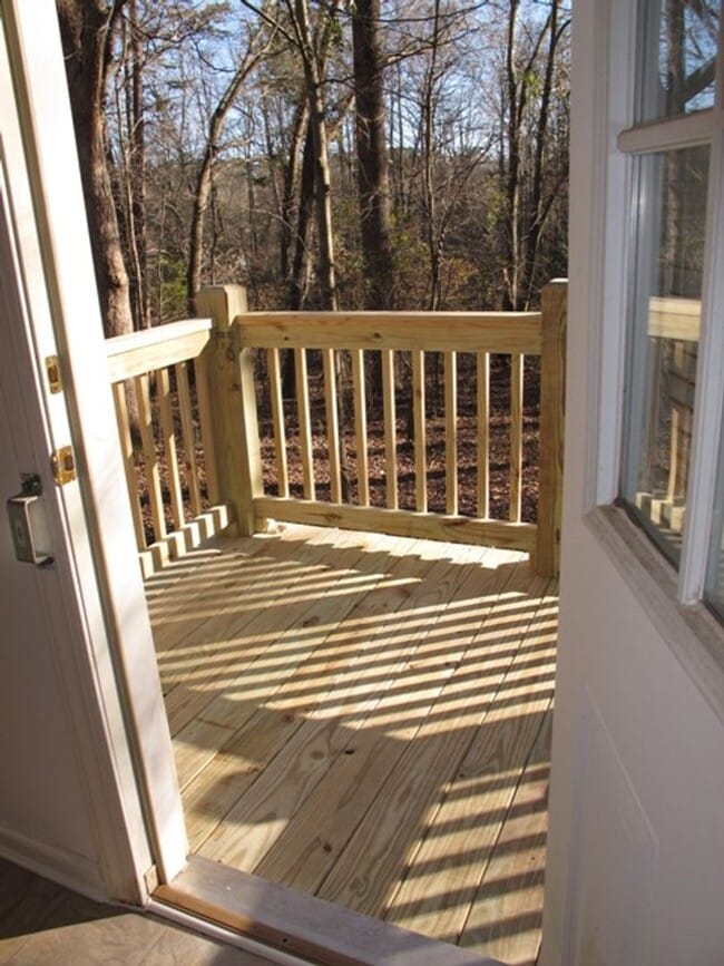 Building Photo - **WEST ATHENS DUPLEX** 2 Bed/1 Bath - JUST...